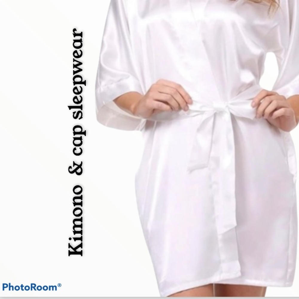 🛑 NWOT Satin robes white, w/ bonnet